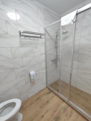 Koupelna v ubytování Sunčani Breg Apartments Vrdnik