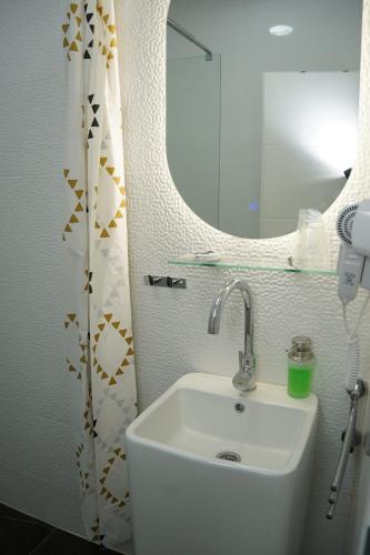 Bilik mandi di Sobe Ritz