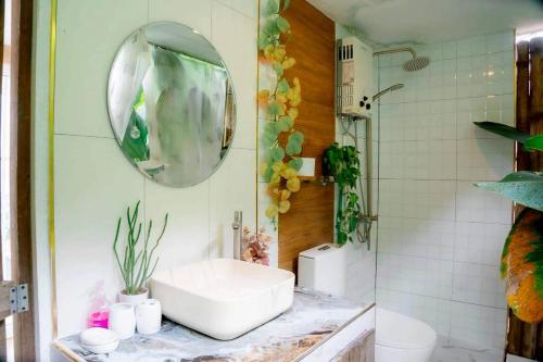 a bathroom with a sink and a mirror on the wall at Phupetra in Ban Thung Phan Ha