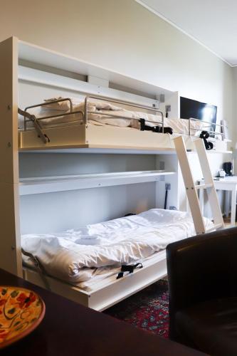 a room with a bunk bed in a room at Eksjö Stadshotell in Eksjö