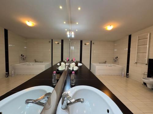 Ένα μπάνιο στο 12 Dębów