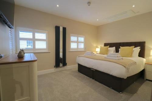Katil atau katil-katil dalam bilik di Ashbourne Luxury Suites