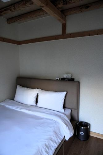 Katil atau katil-katil dalam bilik di FeelGood Hanok