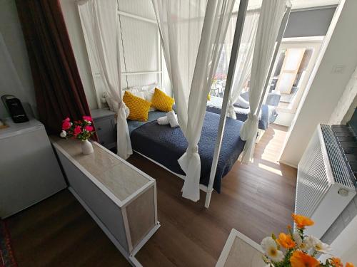 a bedroom with a canopy bed with yellow pillows at Eastern in Tilburg