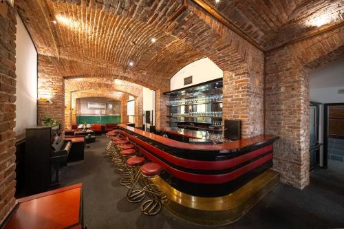 Party ClubHouse with Bar, Panoramic Pool & Sauna