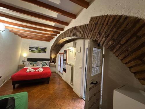 Arco Acetari - The Middle Ages in the heart of Rome