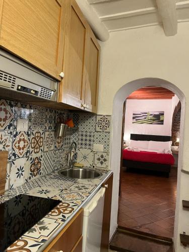 Arco Acetari - The Middle Ages in the heart of Rome