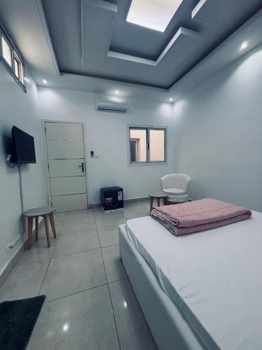 TV a/nebo společenská místnost v ubytování RESIDENCE EL HADJI ANNEXE - les Mamelles