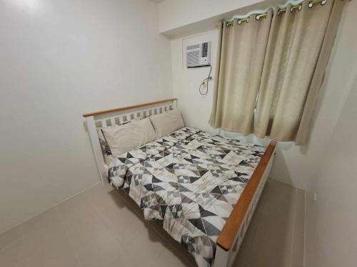 Ένα ή περισσότερα κρεβάτια σε δωμάτιο στο Comfortable 3-Bedroom Stay in Pasig The Rochester