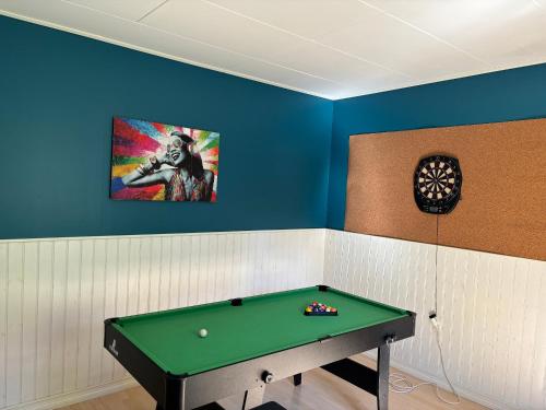 a pool table in a room with a painting of a horse at Villa Seeblick in Sjunnamåla
