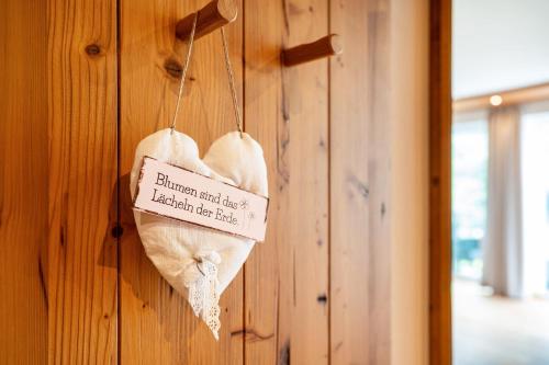 a heart shaped towel hanging on a wall at Wein- und Klimahotel Bergfriedel in Bühlertal
