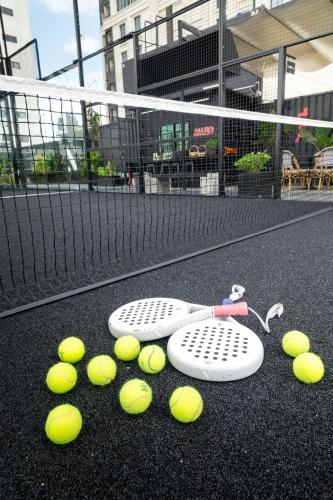 Tenis dan/atau kemudahan skuasy di Marriott Executive Apartments, Bangkok Townhall Sukhumvit atau berdekatan