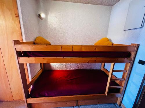 a bunk bed in the corner of a room at Studio Cabine Les Saisies, 4 pers, Terrasse sud - FR-1-293-413 in Les Saisies