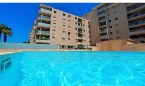 Bazén v ubytování Bel appartement cosy kennedy proche centre ville nebo v jeho okolí