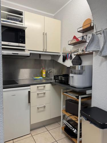 Una cocina o zona de cocina en Wohnung für 4 Pers in Sechtem bei Köln/Bonn, DB-Anschluß