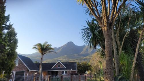 Vue générale sur la montagne ou vue sur la montagne depuis la maison d'hôtes