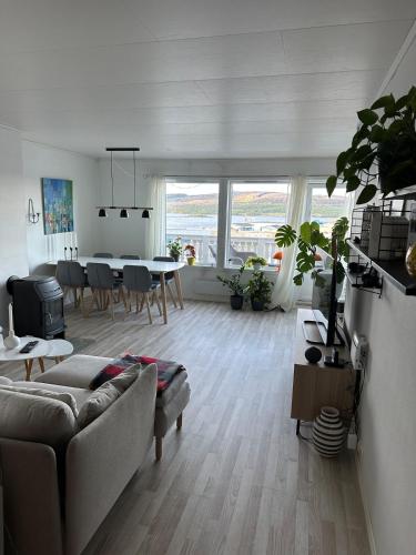 Posezení v ubytování Central apartment in Kirkenes