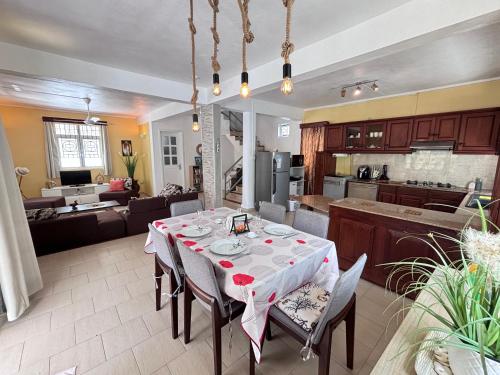 VILLA GERARD STAAR by SOV