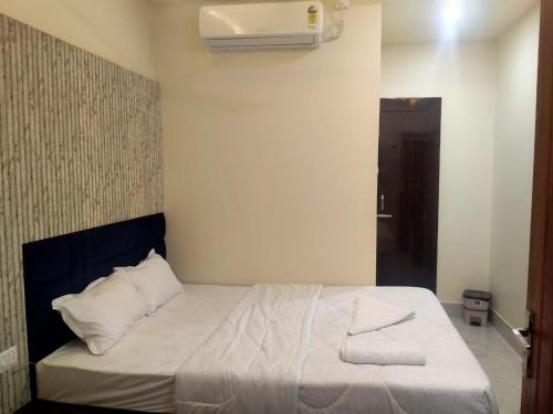 Ένα ή περισσότερα κρεβάτια σε δωμάτιο στο Hotel Sonali