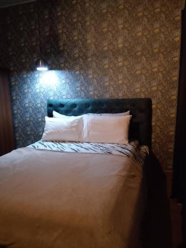 Katil atau katil-katil dalam bilik di Nana Adu Guest House