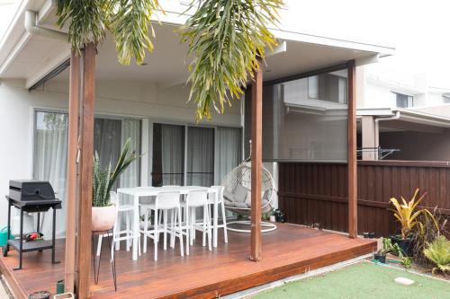Balkoni atau teres di Serenity Cove luxe retreat