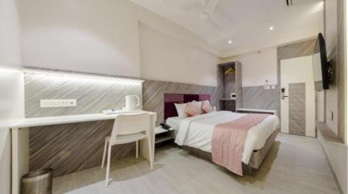 Ένα ή περισσότερα κρεβάτια σε δωμάτιο στο Hotel Pritam, Nagpur
