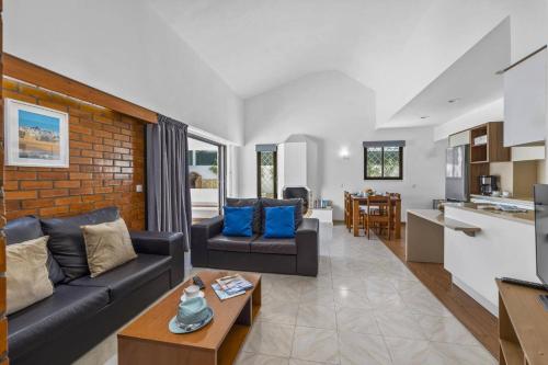 Villa Buganvillea by Villa Plus