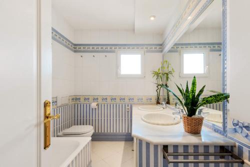 Koupelna v ubytování Sky Heaven Nogalera - 2 spacious BR - Heart of Torremolinos