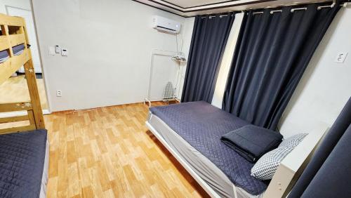 a small bedroom with a bed and a window at 반월당 스테이션 #1 in Daegu