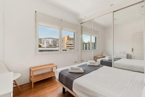 Postel nebo postele na pokoji v ubytování Sky Heaven Nogalera - 2 spacious BR - Heart of Torremolinos