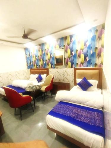 Ein Bett oder Betten in einem Zimmer der Unterkunft The Yuvaan Family hotel New Delhi Railway Station