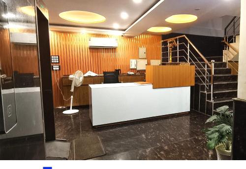 El lobby o recepción de The Yuvaan Family hotel New Delhi Railway Station