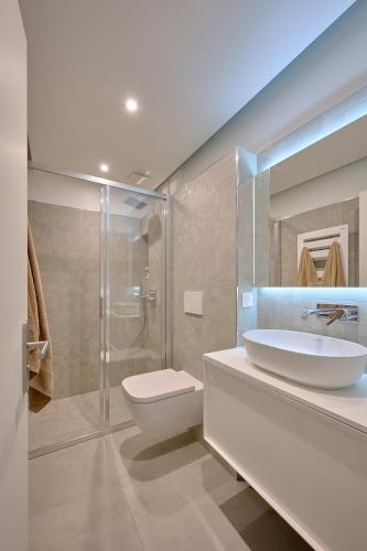 By Saint-Sulpice newly refurbished 4 BR apartment