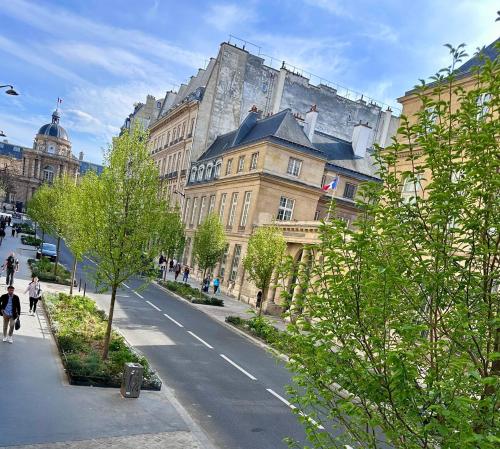 By Saint-Sulpice newly refurbished 4 BR apartment