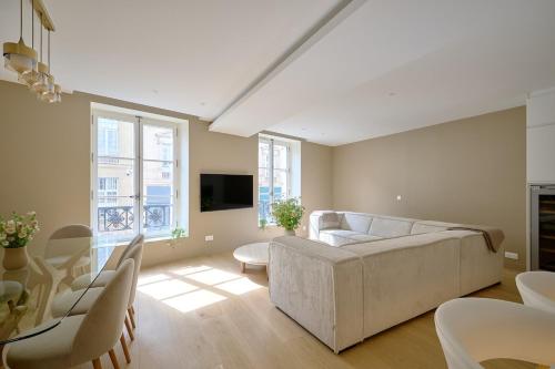 By Saint-Sulpice newly refurbished 4 BR apartment