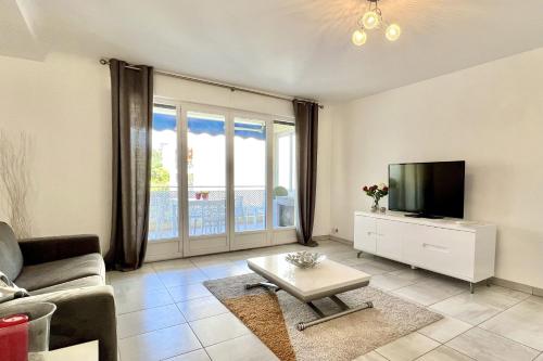 Beautiful T2 large terrace near Center & sea