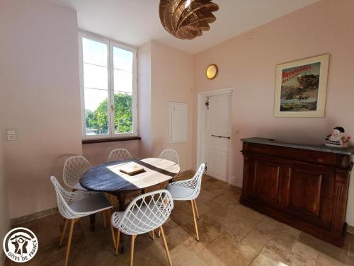 a dining room with a table and chairs at La Maison de Famille in Padirac