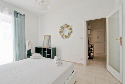White Boutique Apartment