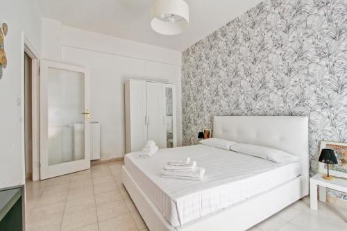 White Boutique Apartment