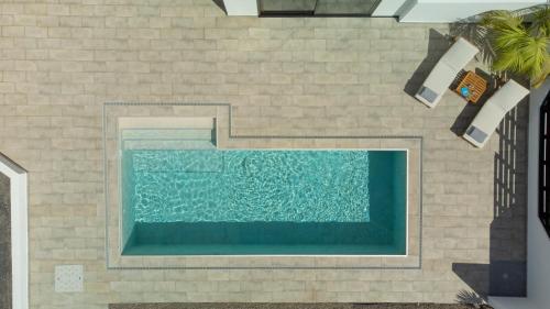 a swimming pool on the side of a building at Casa Aulaga in Yaiza