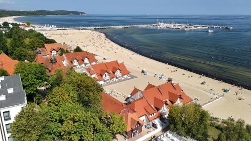 an aerial view of a beach with people on it at Hotel Zhong Hua in Sopot