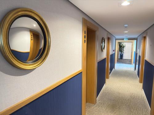 a hallway with a mirror on the wall at Hotel Zhong Hua in Sopot
