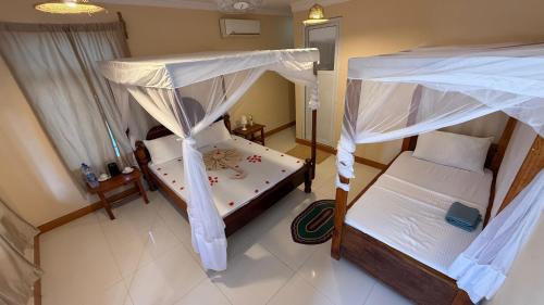 Кровать или кровати в номере Zanz Bay Hotel