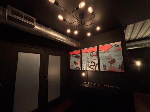 Gambar di galeri bagi Container Dwelling di Royal Oak