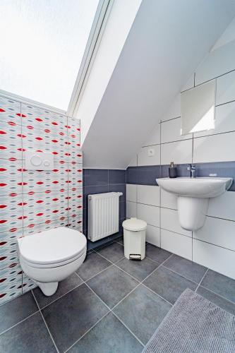 a bathroom with a toilet and a sink at Penzion Bolatice in Bolatice