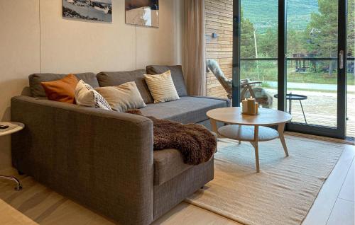 Χώρος καθιστικού στο 2 Bedroom Gorgeous Home In Bjorli