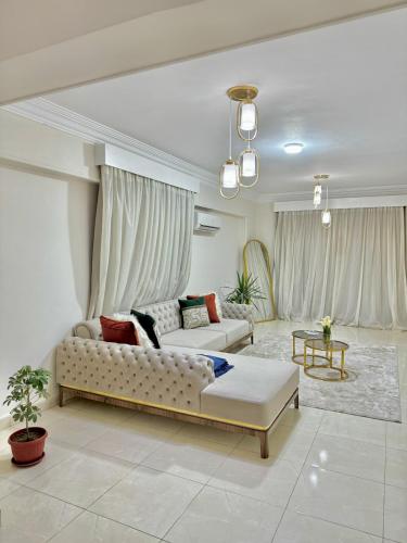 Apartment 1 3 BDR modern & central apartment