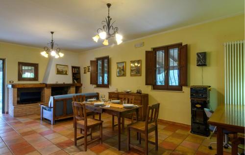 Ruang duduk di 2 Bedroom Nice Home In Morro D'oro Te