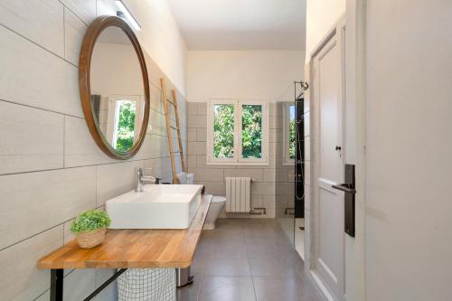 a bathroom with a white sink and a mirror at Picarus Home in Tacoronte