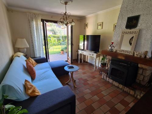 Μια τηλεόραση ή/και κέντρο ψυχαγωγίας στο La Sousta